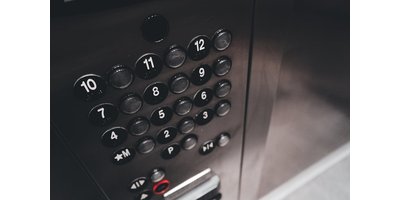 인천 아파트 엘리베이터 급하강 사고…주민 부상·관리 부실 논란